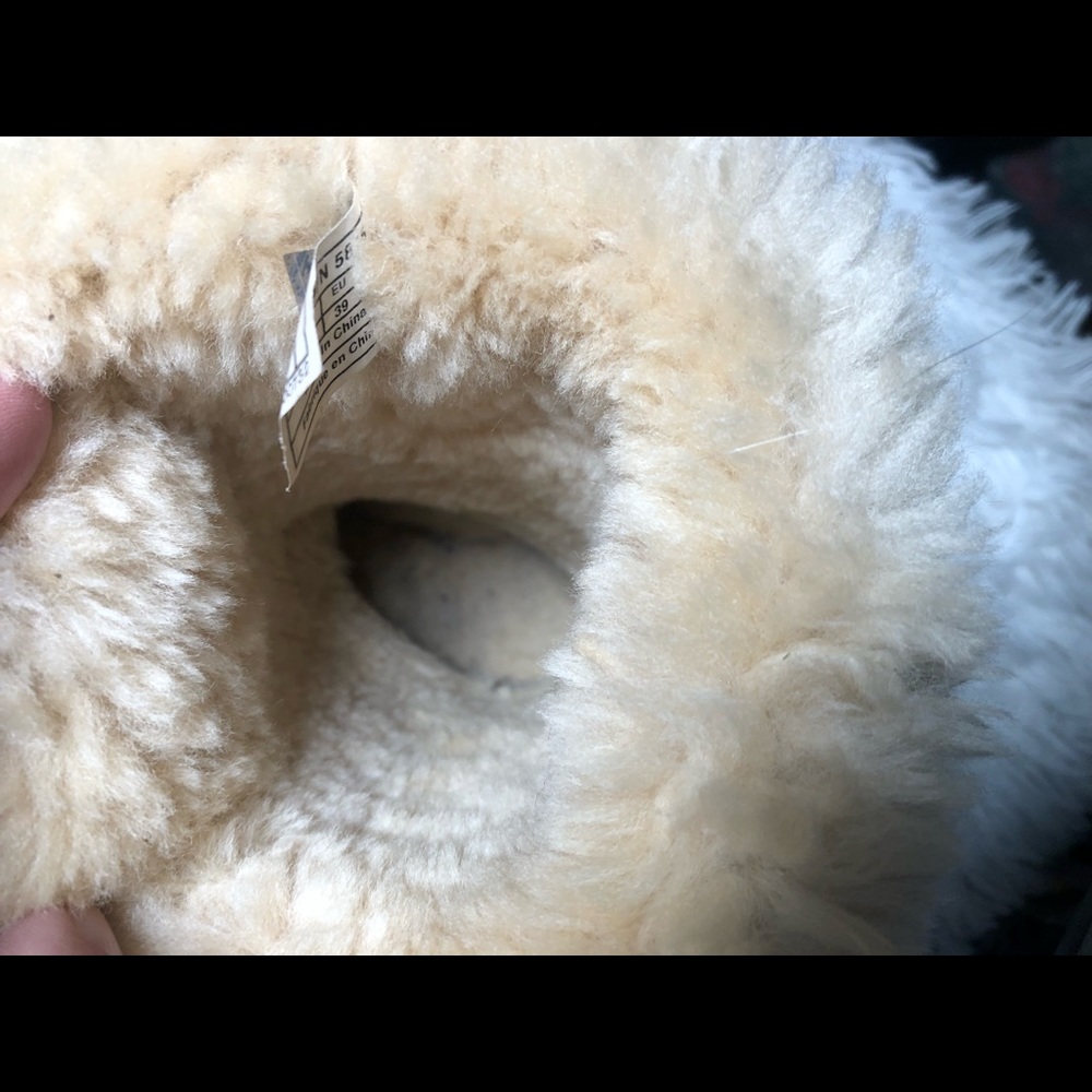 Uggs - Picture 8 of 8